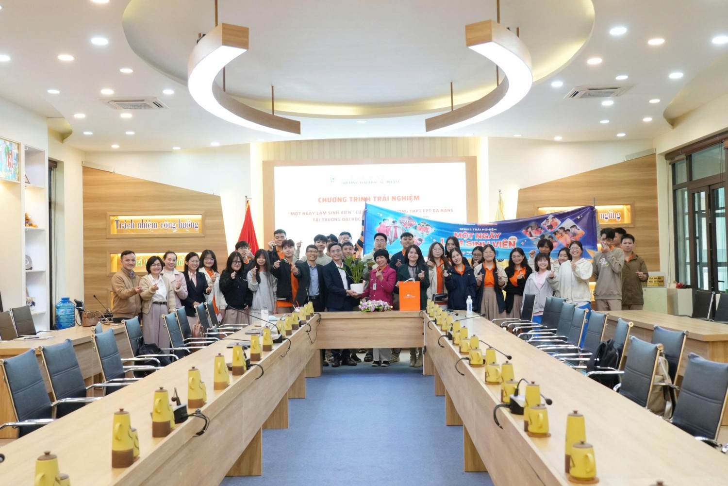 TRẢI NGHIỆM “MỘT NGÀY LÀM SINH VIÊN” TẠI KHOA TÂM LÝ – GIÁO DỤC – CÔNG TÁC XÃ HỘI