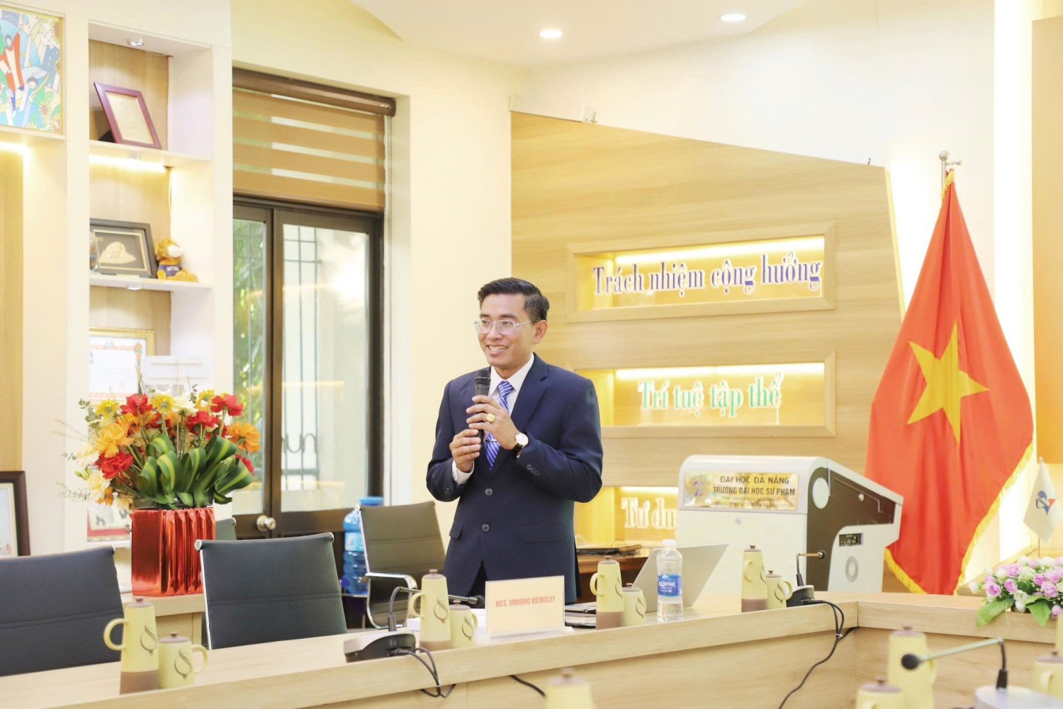 Nghiên cứu sinh Umvong Kiengcay bảo vệ thành công Luận án Tiến sĩ chuyên ngành Quản lý giáo dục