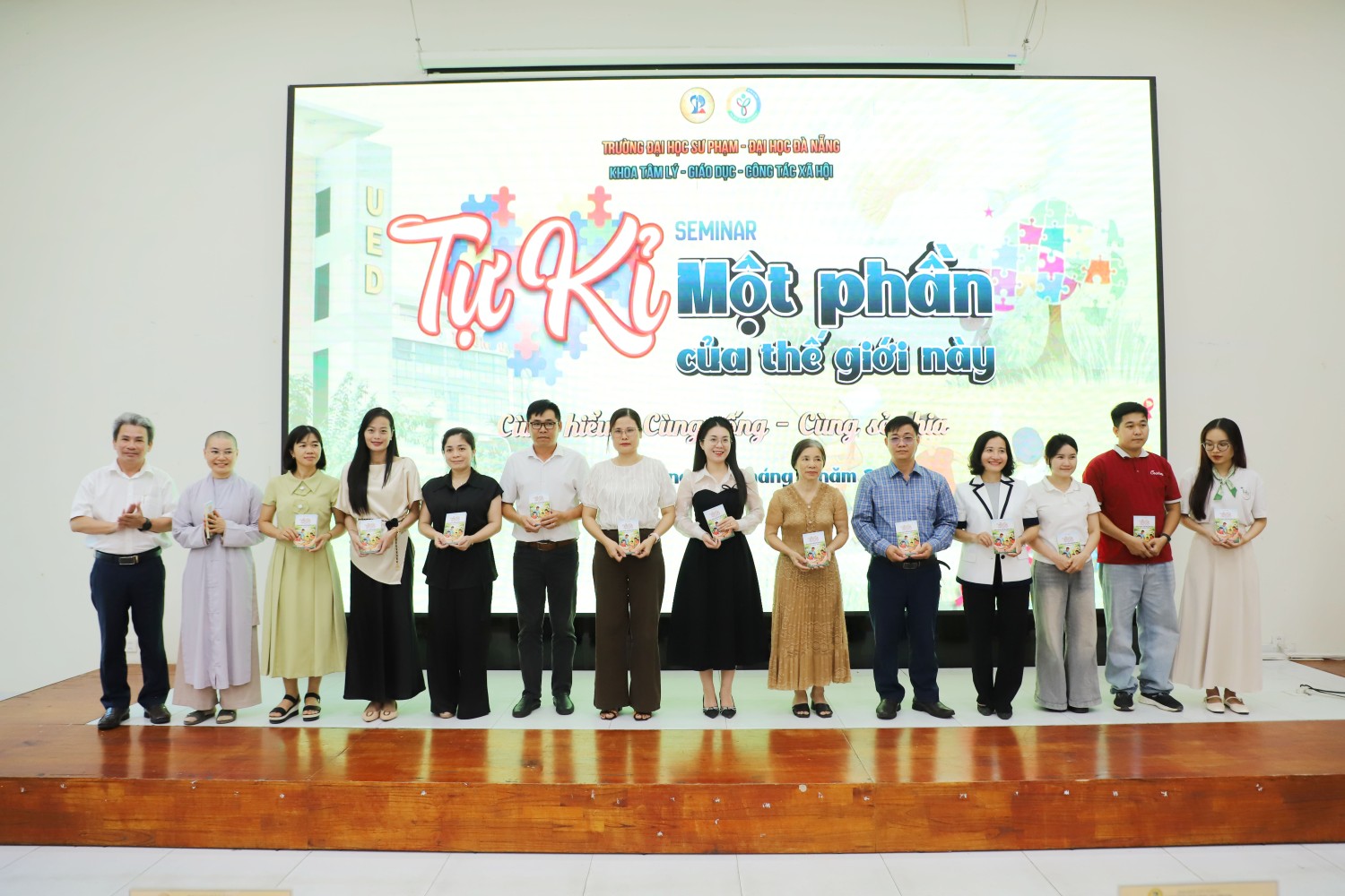 Tang sach